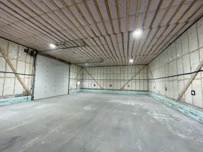 Here we have a 3200 ft.² space for rent. This location boasts 16 foot ceilings, Two 16’ x 15’ bay do...