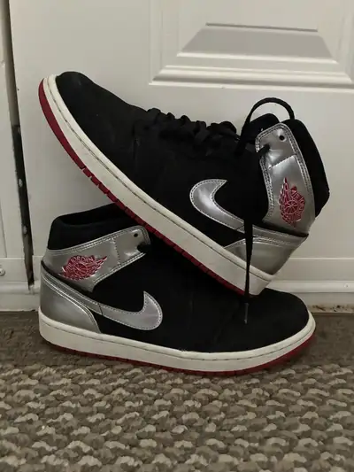 Air Jordan 1  Mid size 9.5, View more