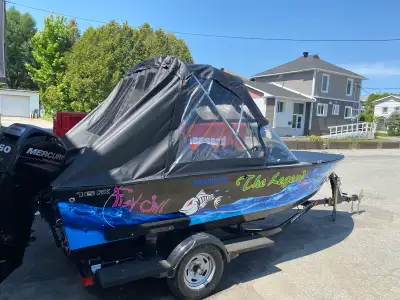Bateau Legend FX16 2016 très propre, avec moteur Mercury 60 CT 2015. Inclus avec le bateau: kit de s...
