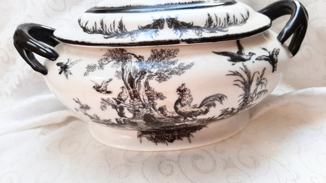 Old  French  Lidded Tureen in Kitchen & Dining Wares in City of Toronto - Image 4