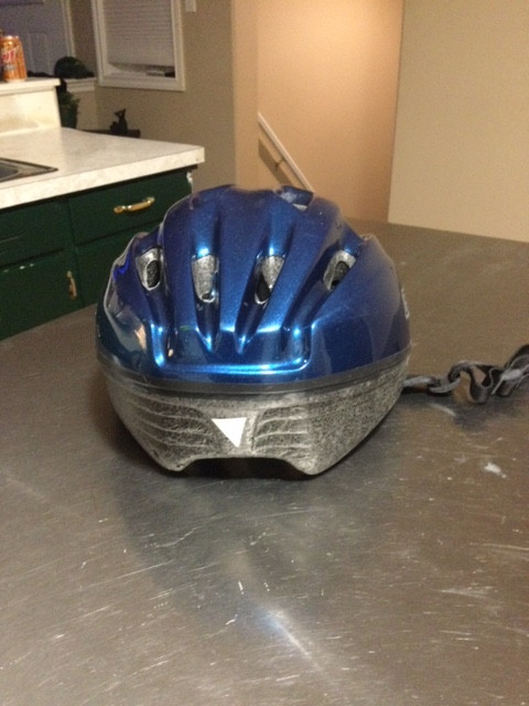 Blue Bicycle Helmet in Clothing, Shoes & Accessories in Winnipeg - Image 3