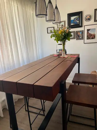 Table bar et 4 tabourets à vendre, View more