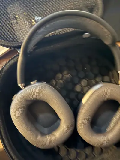 AirPods Max, View more