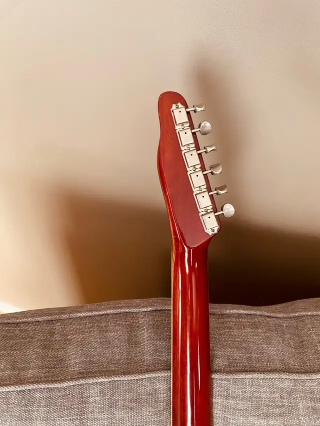 Vester Tradition Telecaster Electric Guitar with Hard Case in Guitars in Winnipeg - Image 7