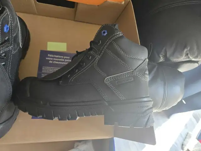NEVER WORN MENS WORK BOOTS SIZE 7.5 in Men's Shoes in Cambridge - Image 4