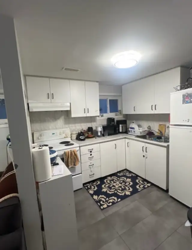 Room for Rent private / sharing for Boys in Long Term Rentals in Mississauga / Peel Region - Image 6