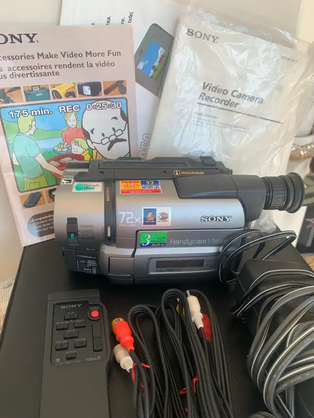 Rare find Sony Handycam CCD-TRV715 Hi8 NTSC Analog Camcorder