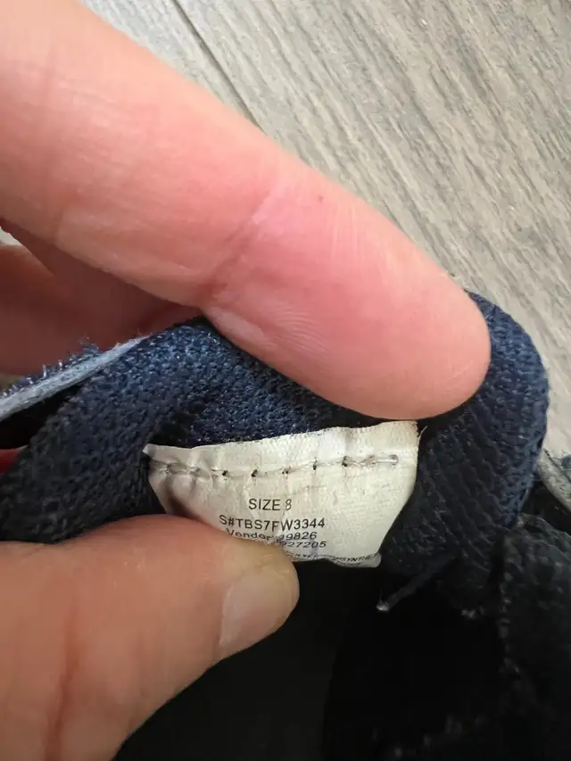 Toddler shoes size 8 in Clothing - 12-18 Months in Ottawa - Image 5