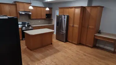 4 Bedroom Hose $4200 2.5 Bath Includes Utilities WIFI Dishwasher Washer Dryer 2 Fridges Garage Parki...