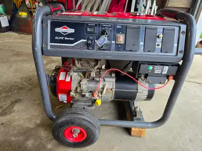 Briggs and stratton generator Elite series. 8750 starting Watts, 7000 continuous Watts. Runs good ,...