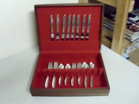 40 PIECE SET SILVERPLATE FLATWARE WM. ROGERS 1958 SWEEP PATTERN