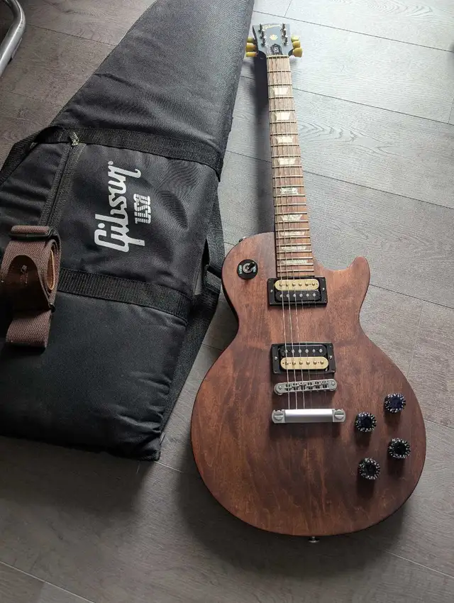 Gibson LPJ Les Paul guitar *almost new
