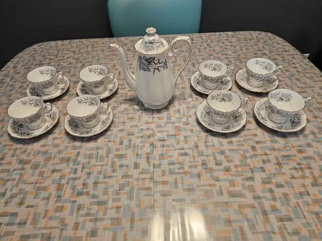 Royal Albert SILVER MAPLE Coffee pot62863283771905127