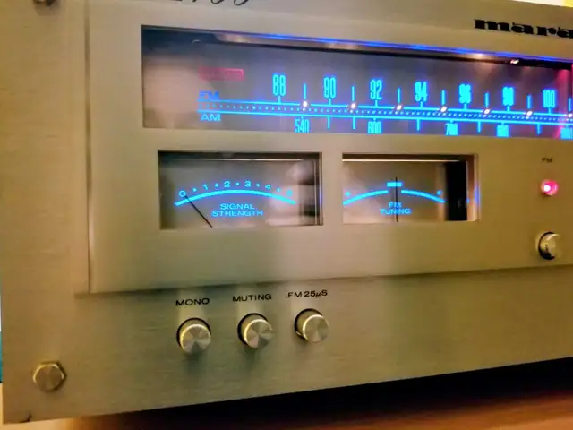 VINTAGE MARANTZ STEREO TUNER  in Other in Markham / York Region - Image 4