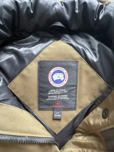Canada Goose vest, slim fit freestyle size small army green, View more