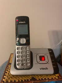 V-TECH 4 HAND SET CORDLESS PHONE WITH ANSWERING MACHINE
