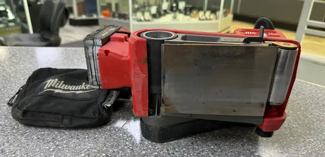 Milwaukee 18V Fuel Belt Sander TOOL ONLY in Power Tools in Oshawa / Durham Region - Image 6