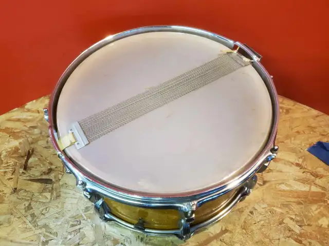 50's WFL gold sparkle vintage snare drum, 14 x 6.5 in Drums & Percussion in City of Montréal - Image 6