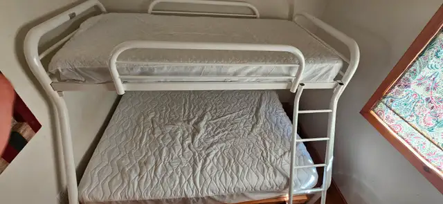 FREE in good condition Smoke free pet free cottage in Free Stuff in Kawartha Lakes - Image 5