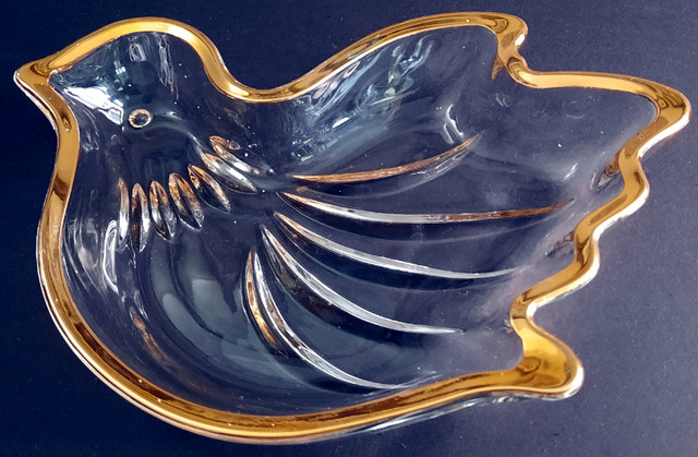 Vintage Mikasa Clear Glass Dove Dish, Gold Rim for Candy in Kitchen & Dining Wares in Oakville / Halton Region - Image 4