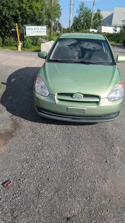 This pre-owned 2008 Hyundai Accent hatchback features a reliable 1.6L engine, automatic transmission...