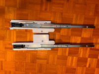 Une paire de supports et rails pour réfrigérateur de marque LG