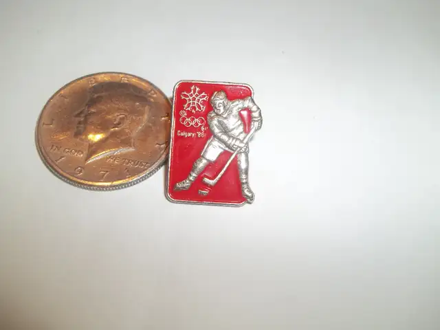Vintage Olympique - Calgary badge63005668228481122