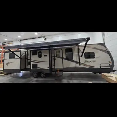 3 Slideouts 2 full bathrooms New Battery 2 New 30lb. Propane tanks Power stabilizer jacks Electric a...