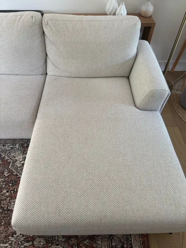 Structube Victor Sectional couch - excellent condition ! in Couches & Futons in Barrie - Image 4
