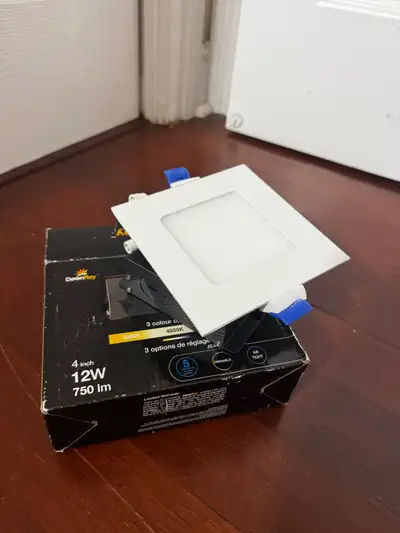 I'm selling a used Dawnray 4-inch 12W 750 lm LED light that offers 3 colour options (3000K, 4000K, 5...