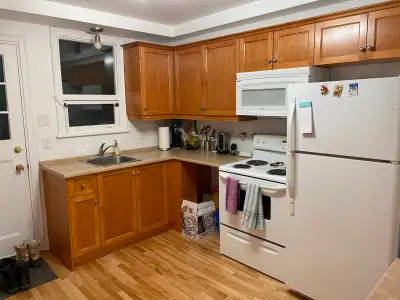 LE CHAUFFAGE EST INCLUS. LOGEMENT NON FUMEUR POUR RÉSIDENTS QUI NE FUMENT PAS. 2 GRANDES CHAMBRES. C...