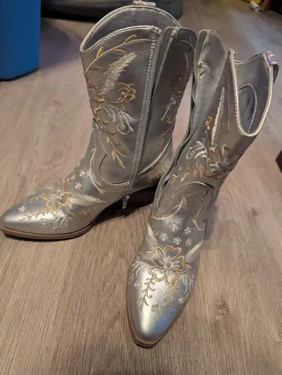 Fancy cowboy boots for women , View more