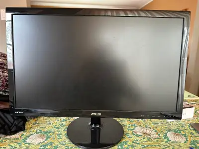 23.6 inches HDMI, DVI-D, and VGA inputs Used, very good condition