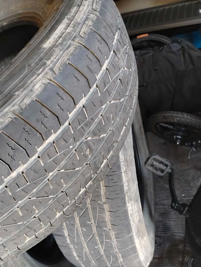 Tires for Tacoma  dans Ventes de garage  à Ottawa - Image 3
