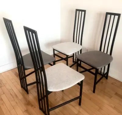 Chaises contemporaine en acier noir mat. Assises confortable avec rembourrures de qualité. Le tissus...