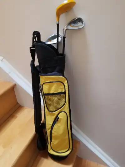 Kids golf bag with 3 Future Tour Intech Pee Wee clubs Left Handed: Low CG Oversize #5, Low CG Oversi...