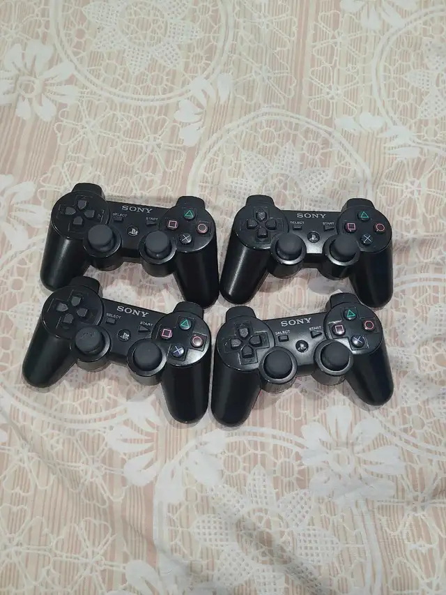 many OEM Playstation 3 controllers - $30 pee controller63981734367490120