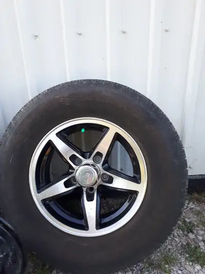 Northern Spirit RV trailer tires and rims. These are aluminum factory rims and tires. Rims are no lo...