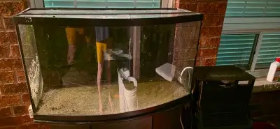 46 gallon bow front- leaks., View more
