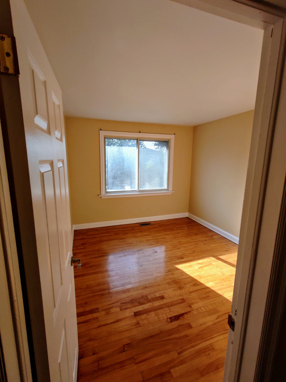 Bright & Cozy 3 BED/1 BATH Apartment 4