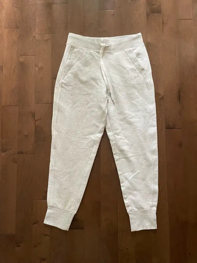 Lolë Sweatpants size Medium  in Women's - Bottoms in Markham / York Region - Image 2