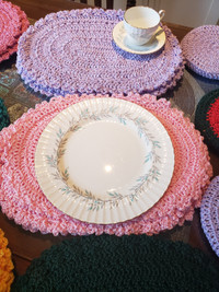 4 Crochet Placemats and 2 Hot Plates Sets