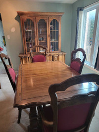 Solid wood dining room set in excellent condition.  