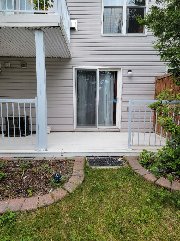 Private bachelor basement with separate entrance at Bank/Walkley Long