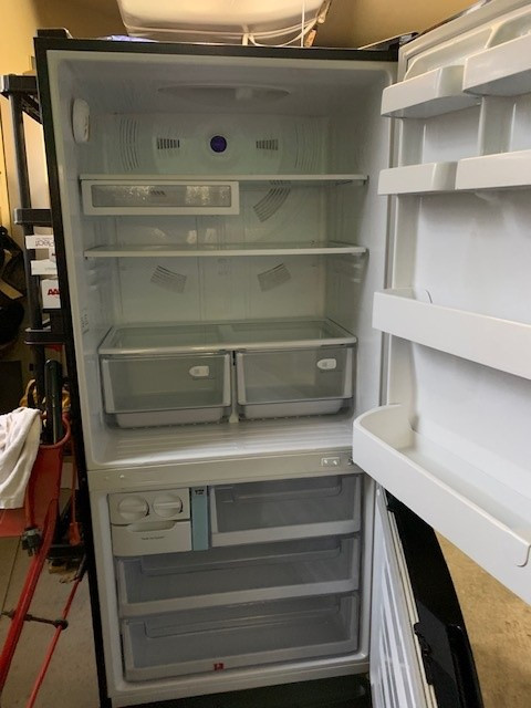 Fridge in Refrigerators in Mississauga / Peel Region - Image 2