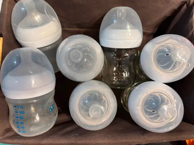 Baby Bottle Sterilizer and 7 bottles628543913253151219