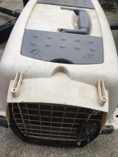 Pet carrier. Dog/ cat kennel. $15. I deliver!, View more