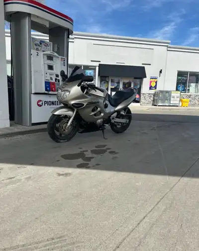 Experience the classic performance of this 2001 Suzuki GSXF 750 Katana, a reliable and well-loved sp...