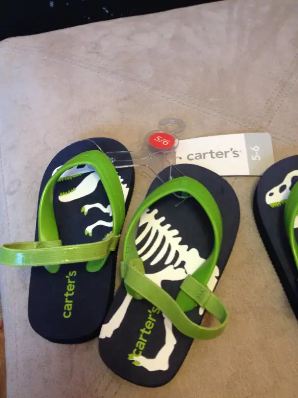 Dinosaur Flip Flops sandals kids Size 5-6 in Clothing - 5T in Mississauga / Peel Region - Image 3