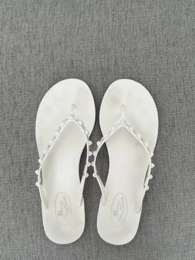 Browns Couture white flip flops made in Italy souliers tongs, View more
